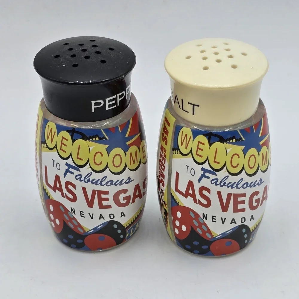 Welcome To Fabulous Las Vegas Souvenir Poker Cards  Salt and Pepper Shakers Vtg